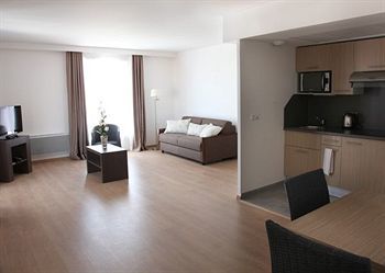 Apts Residhome Plaza ארסשון